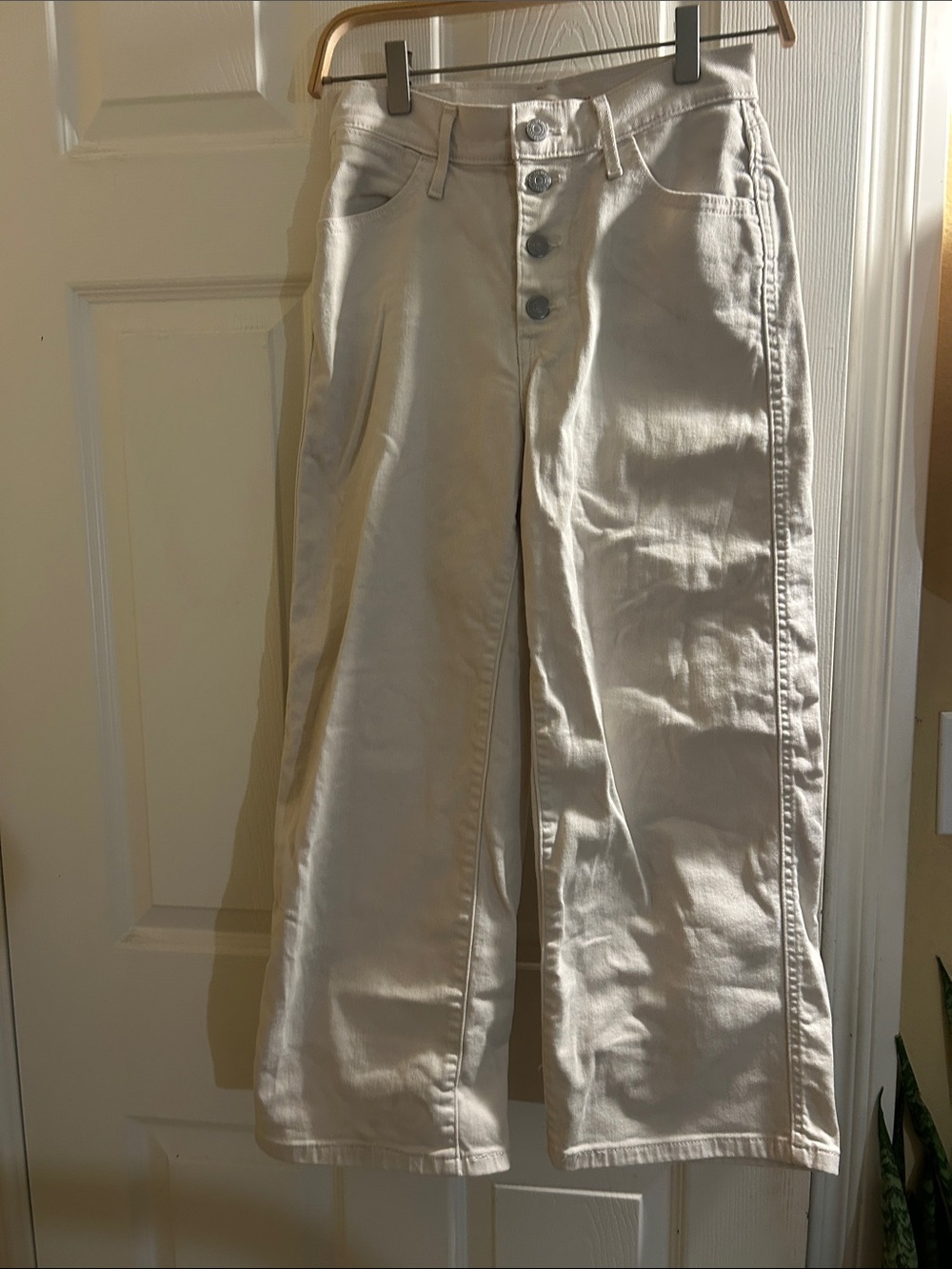Levi's Cropped Cream Wide-Leg Button-Fly Jeans